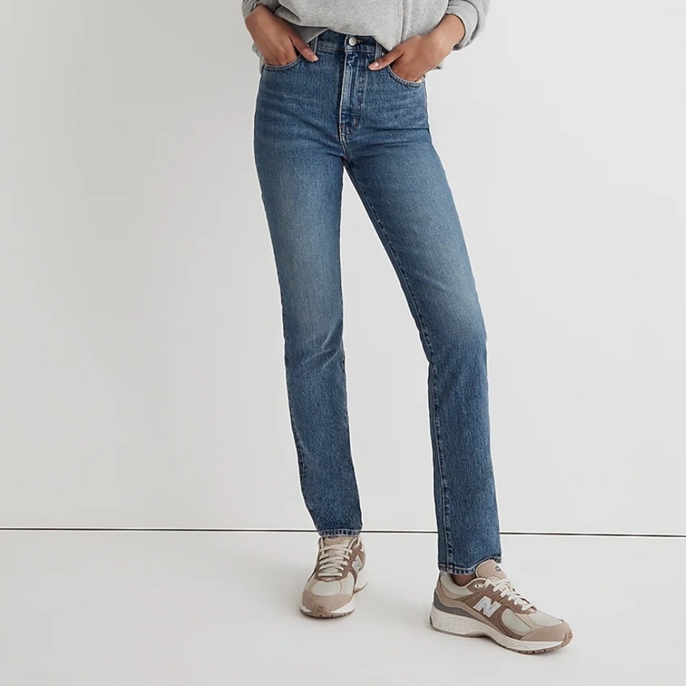 Awesome condition! Size 28 Madewell The Perfect Vintage Jean!